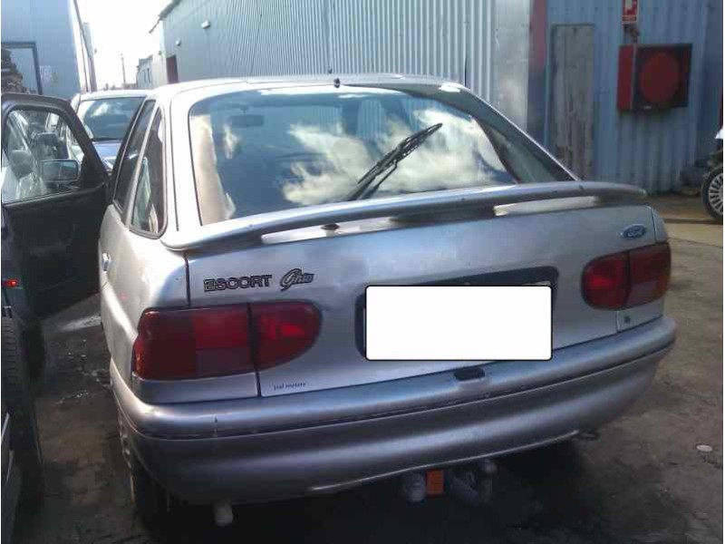 ford escort berlina/turnier del año 1990