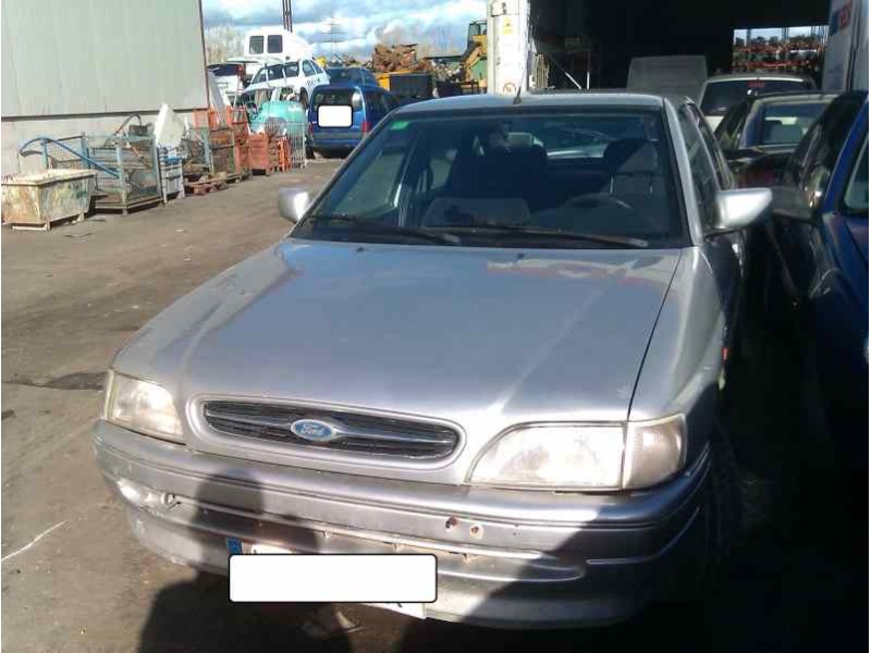 ford escort berlina/turnier del año 1990