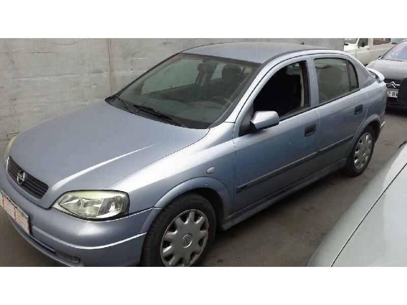 opel astra g berlina del año 2000