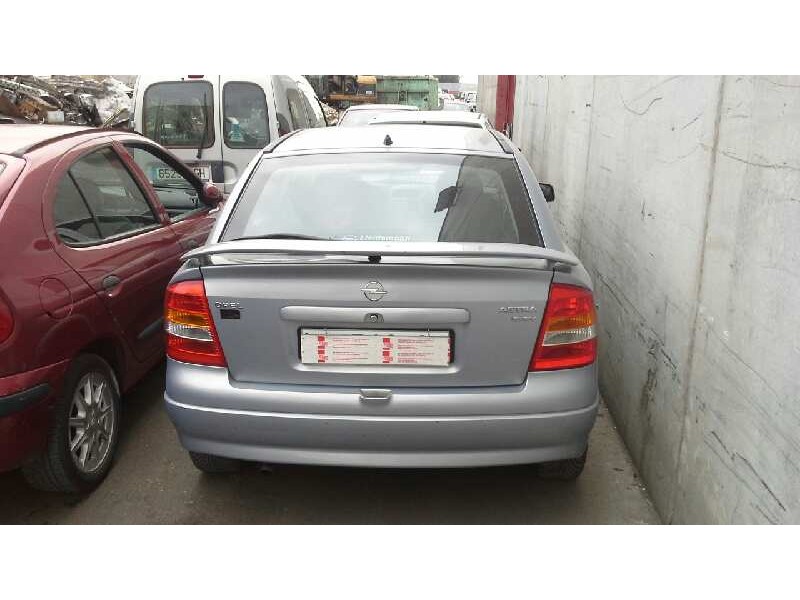 opel astra g berlina del año 2000