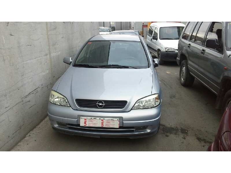 opel astra g berlina del año 2000