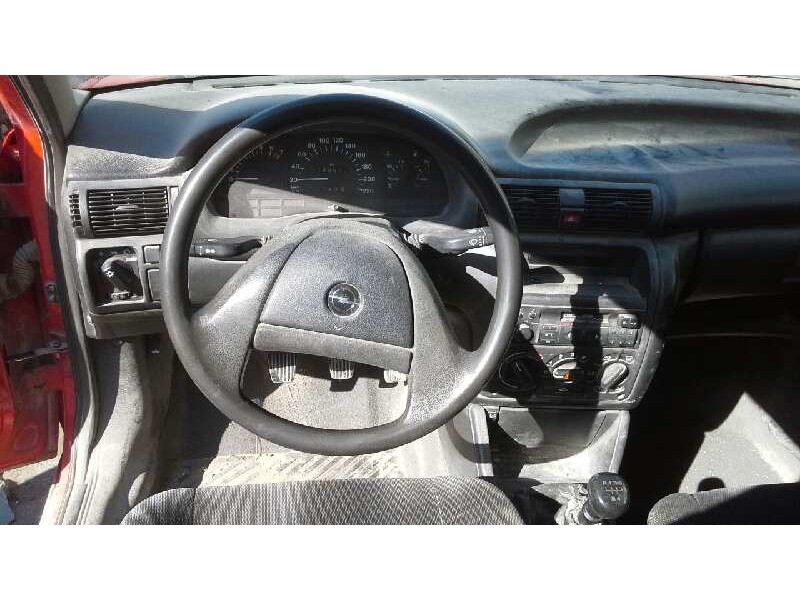 opel astra f berlina del año 1992