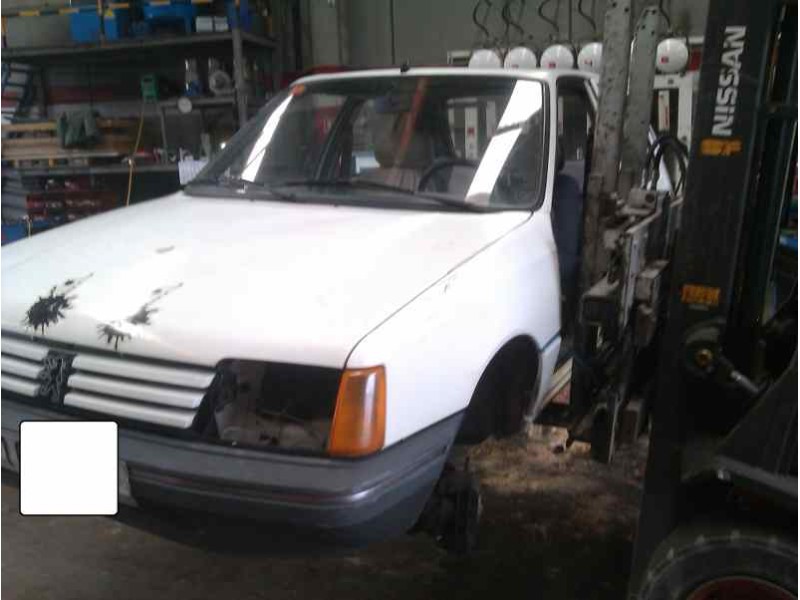 peugeot 205 berlina del año 1986