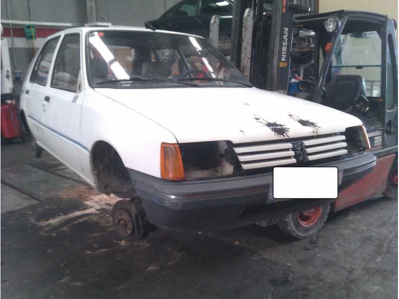 peugeot 205 berlina del año 1986