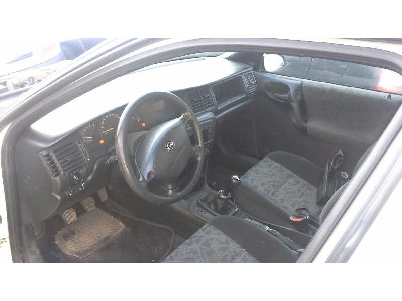 opel vectra b berlina del año 1997