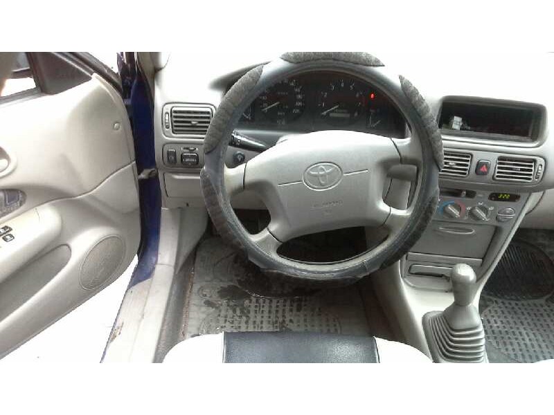 toyota corolla (e11) del año 2000