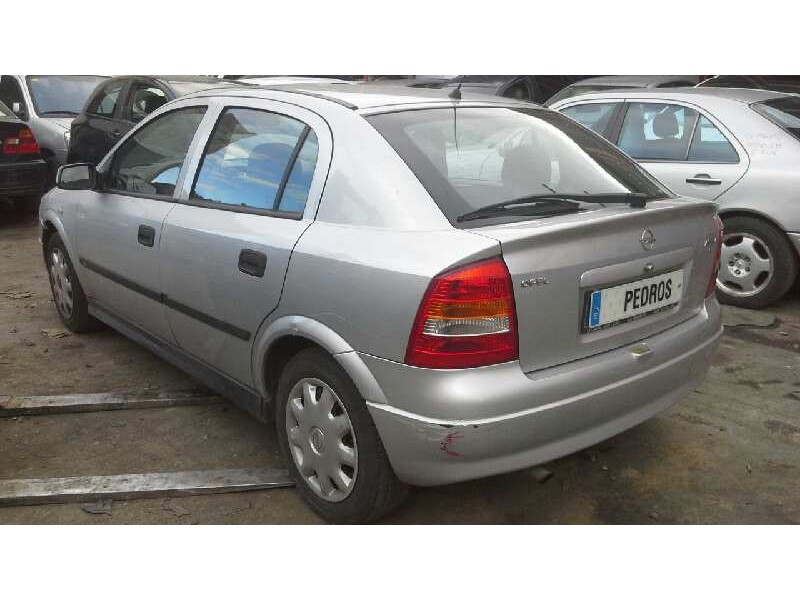 opel astra g berlina del año 2000