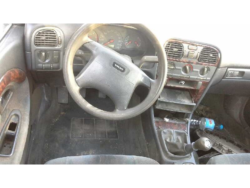 volvo s40 berlina del año 1998