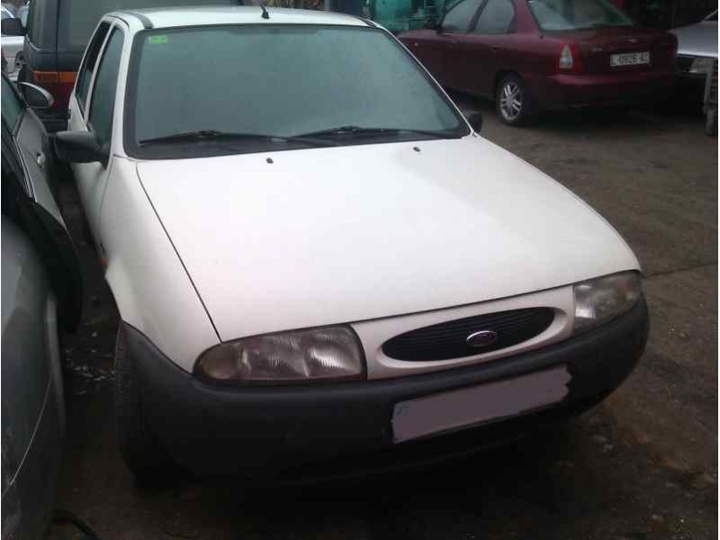 ford fiesta berlina del año 1995