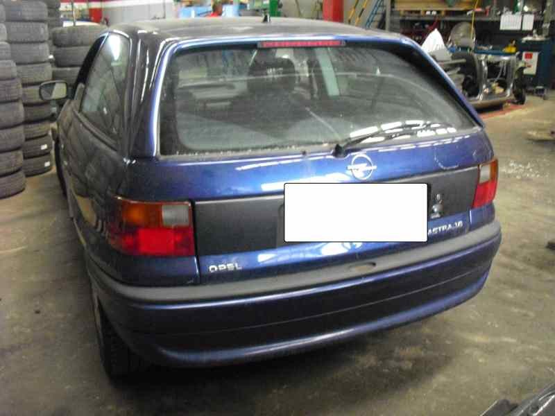 opel astra f berlina del año 1996