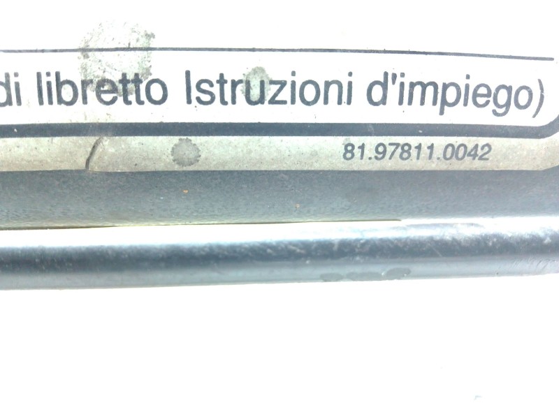 Recambio de pistón abatimiento cabina para man tgl 12.210 tgl 12.210 4x2bb referencia OEM IAM 81978110042  