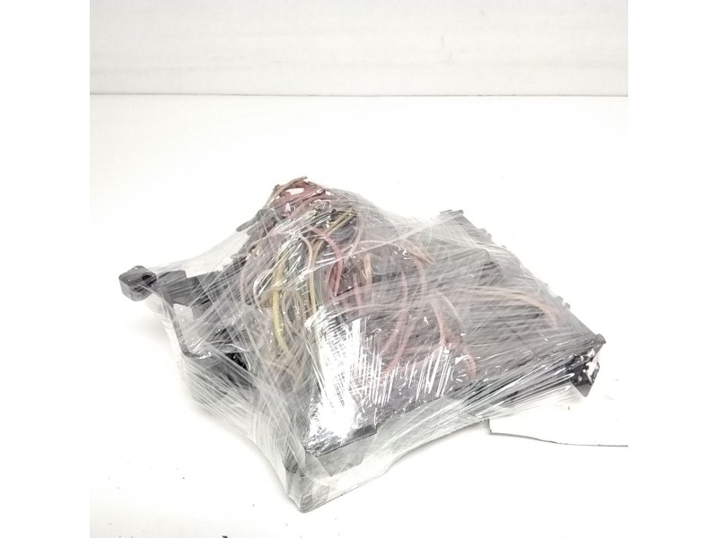 Recambio de caja fusibles para smart coupe referencia OEM IAM 0001683V001  