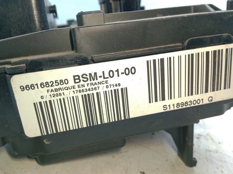 Recambio de caja fusibles para peugeot 407 (6d_) 2.0 hdi 135 (6drhrh, 6drhre, 6drhrg, 6drhrj) referencia OEM IAM 9661682580  