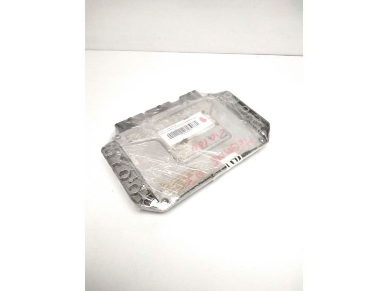 Recambio de centralita motor uce para renault megane i berlina hatchback (ba0) 2.0 referencia OEM IAM 8200298457 215841533B1 316