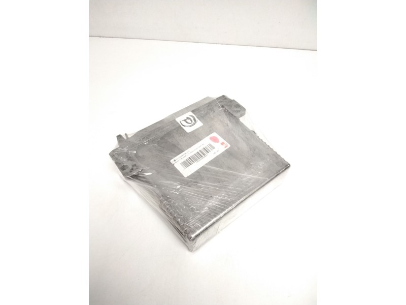 Recambio de centralita motor uce para renault megane i classic (la0) 1.9 dt rn referencia OEM IAM R04080001G 7700867275 77001035