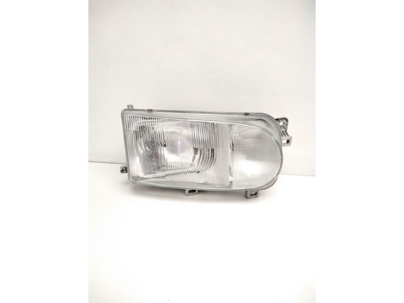 Recambio de faro derecho para nissan serena (c23) 2.0 referencia OEM IAM 260609C108 NISSAN 67626060