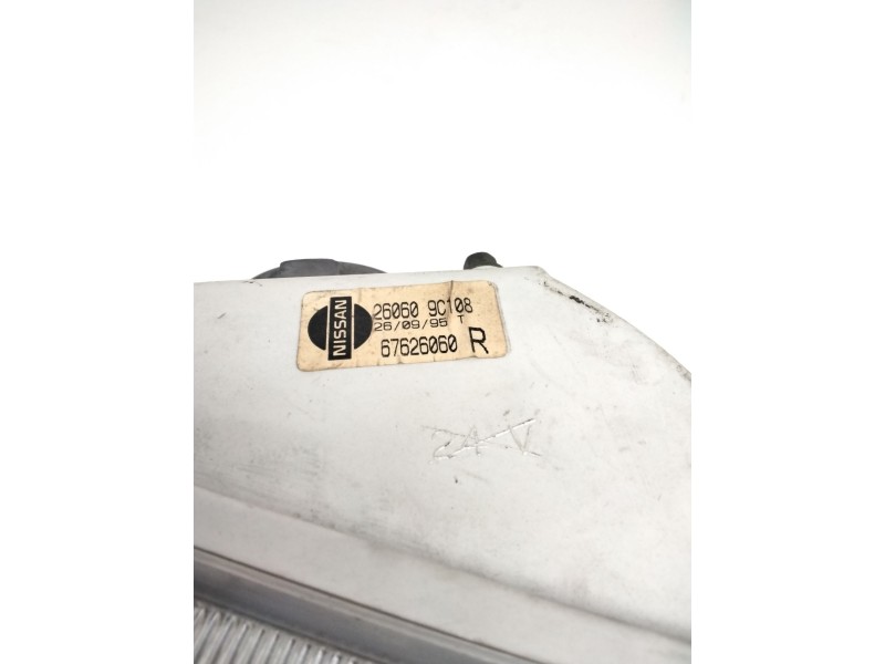 Recambio de faro derecho para nissan serena (c23) 2.0 referencia OEM IAM 260609C108 NISSAN 67626060
