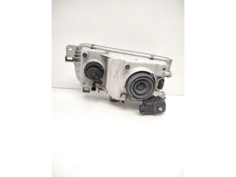 Recambio de faro derecho para nissan serena (c23) 2.0 referencia OEM IAM 260107C008 NISSAN 67735060