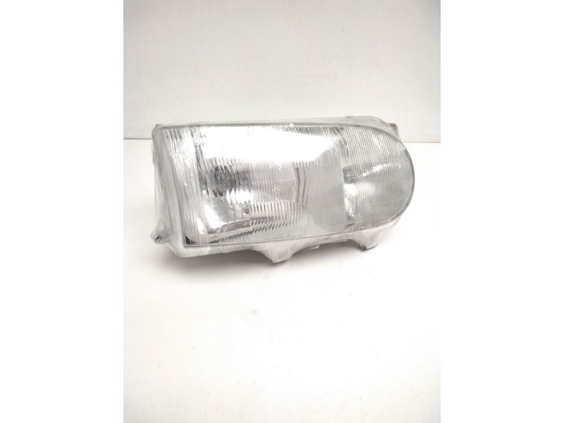 Recambio de faro derecho para nissan serena (c23) 2.0 referencia OEM IAM 260107C008 NISSAN 67735060