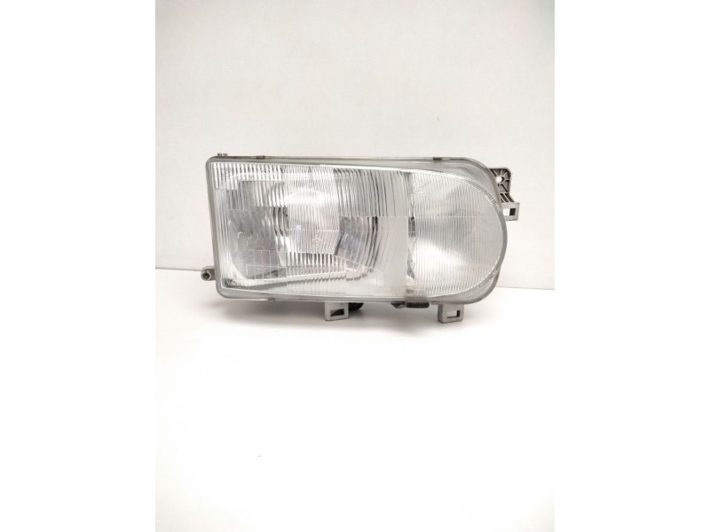 Recambio de faro derecho para nissan vanette cargo autobús (hc 23) 1.6 i referencia OEM IAM 260107C008 NISSAN 67735060
