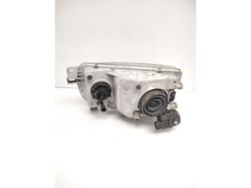 Recambio de faro derecho para nissan serena (c23) 2.0 d (kvjc23) referencia OEM IAM 260107C008 NISSAN 67735060