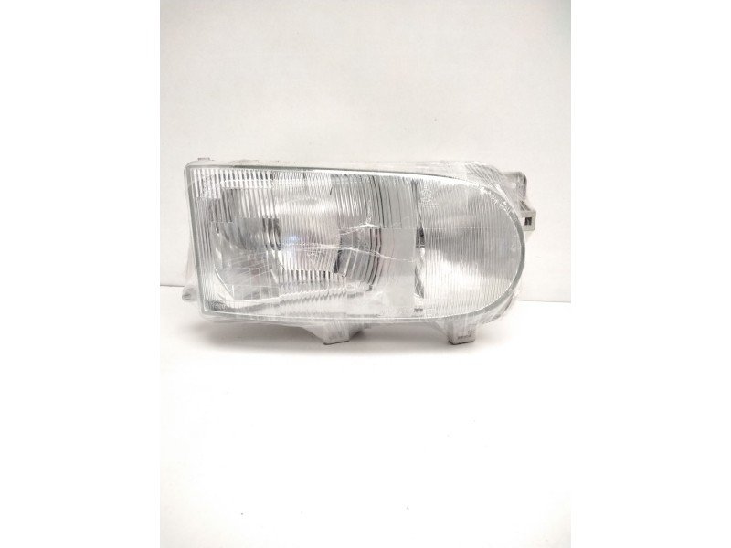 Recambio de faro derecho para nissan serena (c23) 2.0 d (kvjc23) referencia OEM IAM 260109C108 NISSAN 67626060