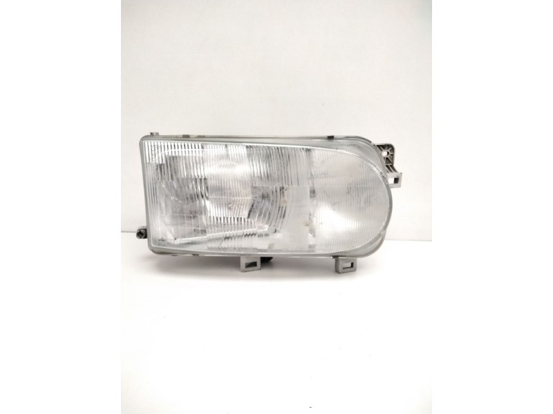 Recambio de faro derecho para nissan serena (c23) 2.0 d (kvjc23) referencia OEM IAM 260109C108 NISSAN 67626060