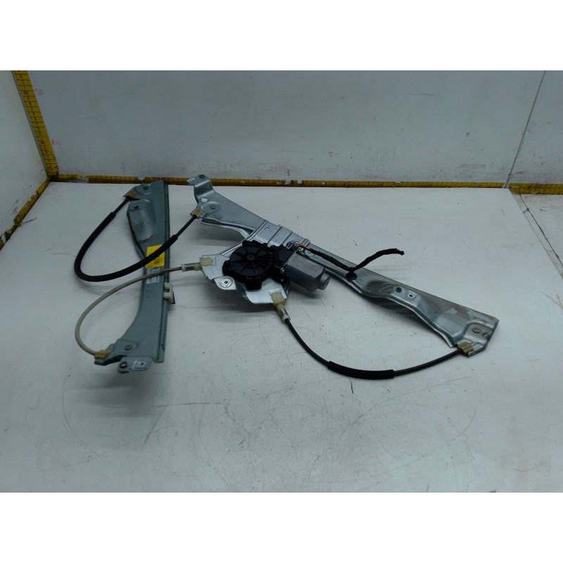 Recambio de elevalunas delantero izquierdo para renault clio iii (br0/1, cr0/1) 1.5 dci (br17, cr17) referencia OEM IAM 82002911