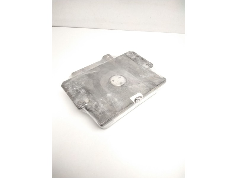 Recambio de centralita motor uce para citroën saxo 1.1 referencia OEM IAM 0261204788 9631528780 26FM0513