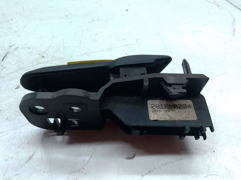 Recambio de maneta interior delantera izquierda para iveco daily vi furgoneta 33s11, 35s11, 35c11 referencia OEM IAM   