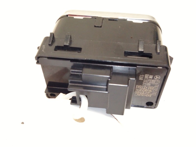 Recambio de pulsador maletero para mercedes-benz gla (h247) gla 200 (247.787) referencia OEM IAM A1678205702  