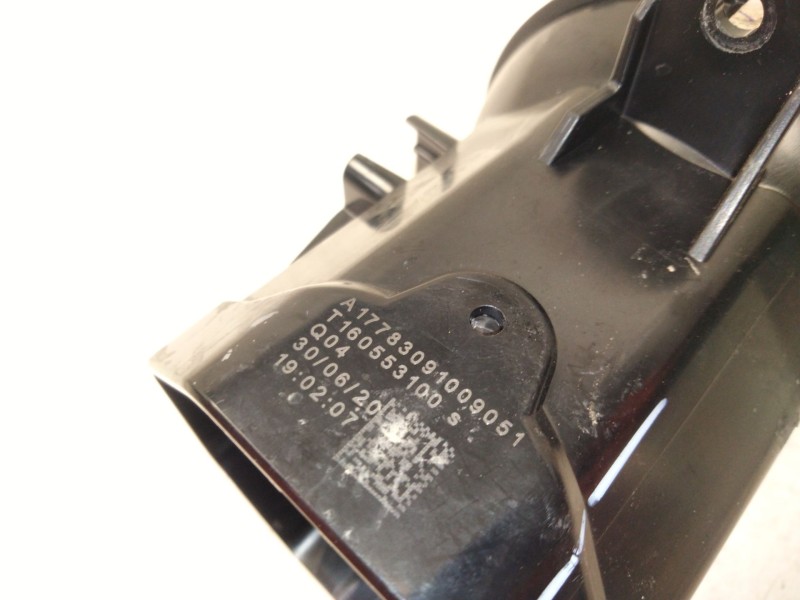 Recambio de aireador central para mercedes-benz gla (h247) gla 200 (247.787) referencia OEM IAM A1778309100  