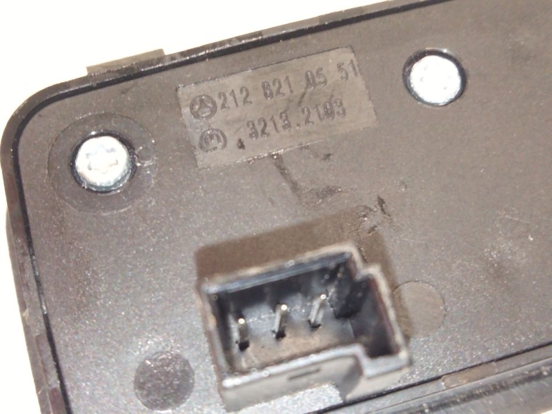 Recambio de pulsador maletero para mercedes-benz gla (h247) gla 200 (247.787) referencia OEM IAM 2128210551  