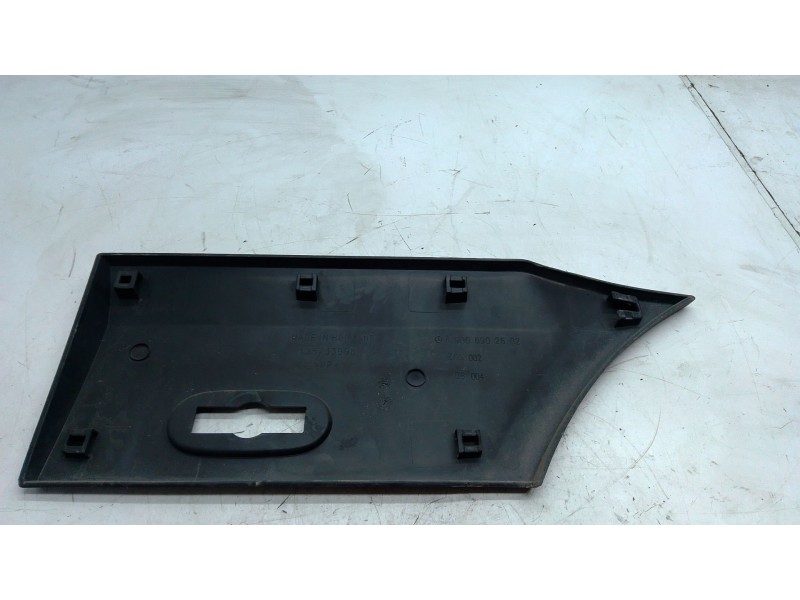 Recambio de moldura trasera derecha para volkswagen crafter 30-50 furgoneta (2e_) 2.0 tdi referencia OEM IAM A9066902682  