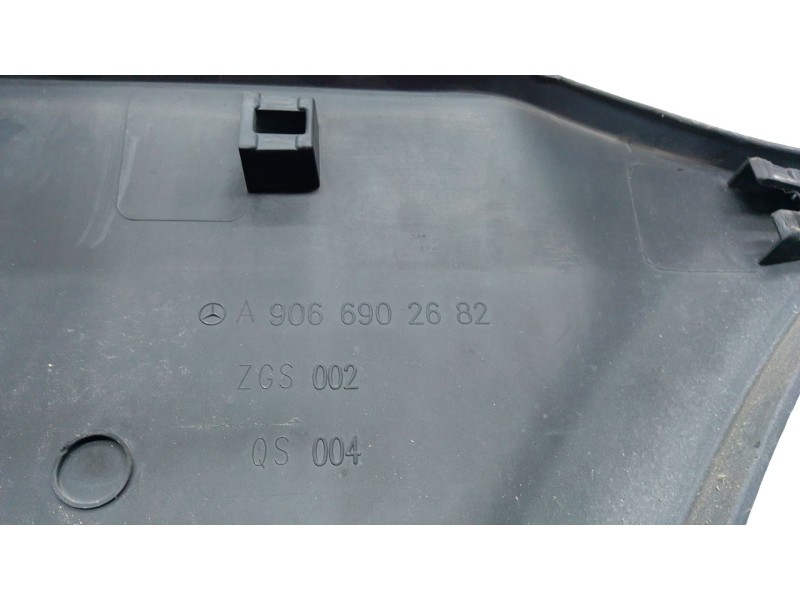 Recambio de moldura trasera derecha para volkswagen crafter 30-50 furgoneta (2e_) 2.0 tdi referencia OEM IAM A9066902682  