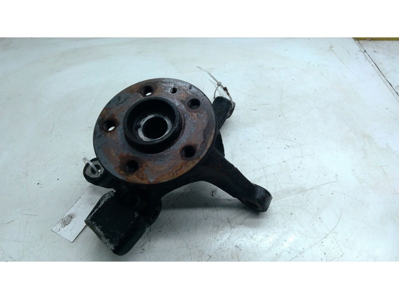 Recambio de mangueta delantera izquierda para mercedes-benz vito furgoneta (w638) 112 cdi 2.2 (638.094) referencia OEM IAM 63833