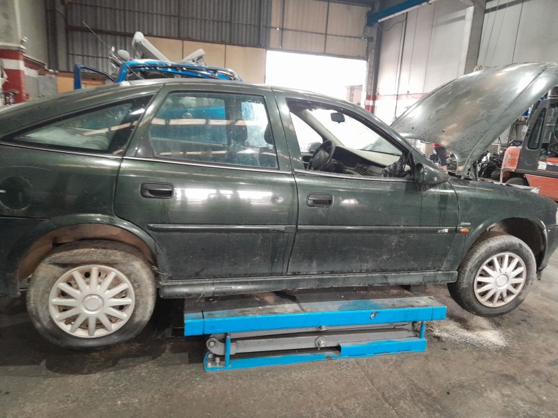opel vectra b hatchback (j96) del año 2001