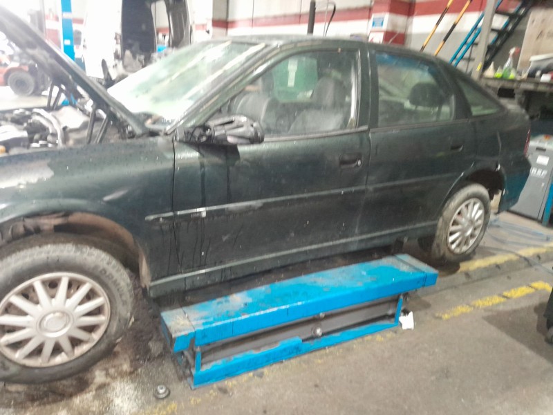 opel vectra b hatchback (j96) del año 2001