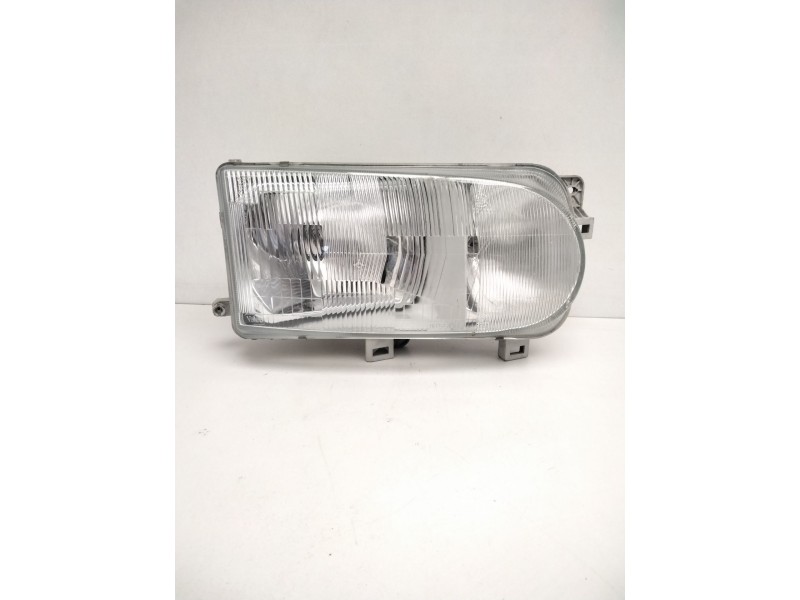 Recambio de faro derecho para » otros... premium 370 26 g 6x2 referencia OEM IAM 260609C108 NISSAN 67626060
