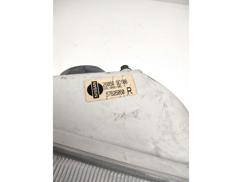 Recambio de faro derecho para » otros... premium 370 26 g 6x2 referencia OEM IAM 260609C108 NISSAN 67626060