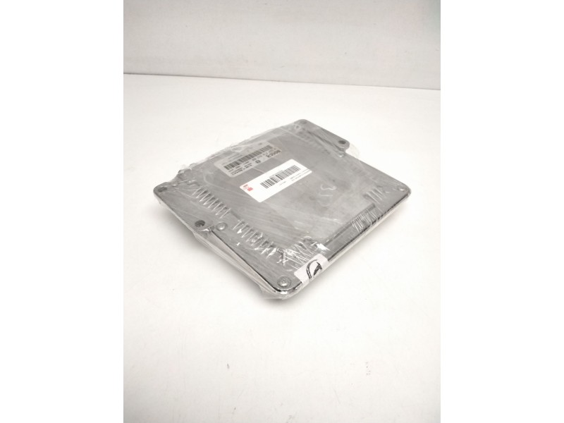 Recambio de centralita motor uce para renault trafic combi (ab 4.01) referencia OEM IAM 0281010632 8200051608 8200204836