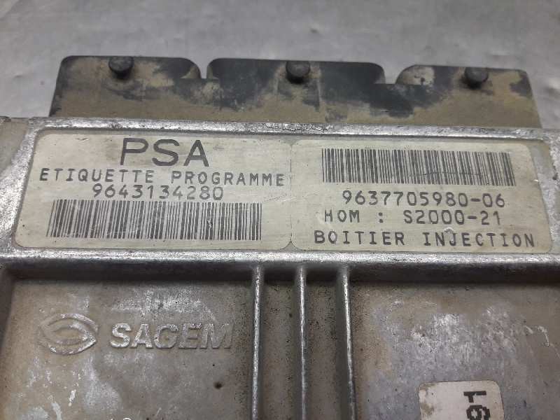 Recambio de centralita motor uce para citroën saxo 1.4 sx referencia OEM IAM 963770598006 216460410 9643134280