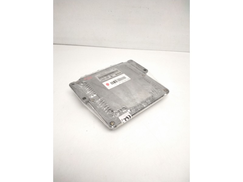 Recambio de centralita motor uce para renault trafic caja cerrada (ab 4.01) 1.9 diesel referencia OEM IAM 8200118526 0281010632 