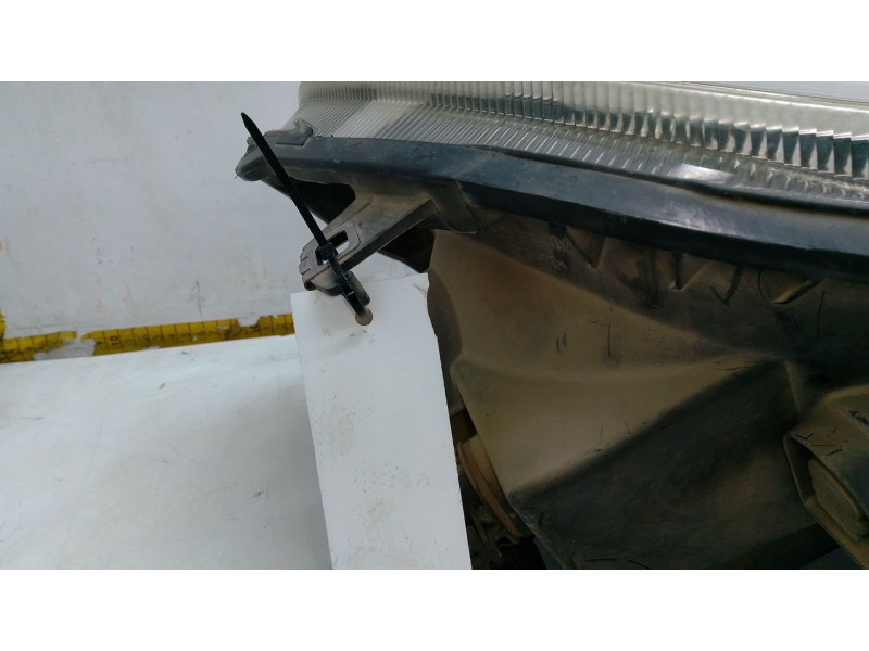 Recambio de faro izquierdo para opel vivaro a furgoneta (x83) 2.0 cdti (f7) referencia OEM IAM 8200701354  