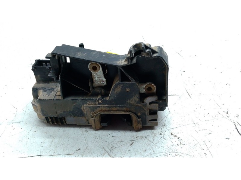 Recambio de cerradura puerta trasera izquierda para opel vivaro a furgoneta (x83) 2.0 cdti (f7) referencia OEM IAM 8200282303  