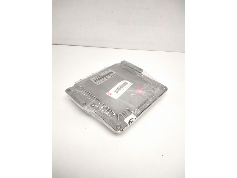 Recambio de centralita motor uce para renault trafic combi (ab 4.01) referencia OEM IAM 0281010632 8200051608 8200389543