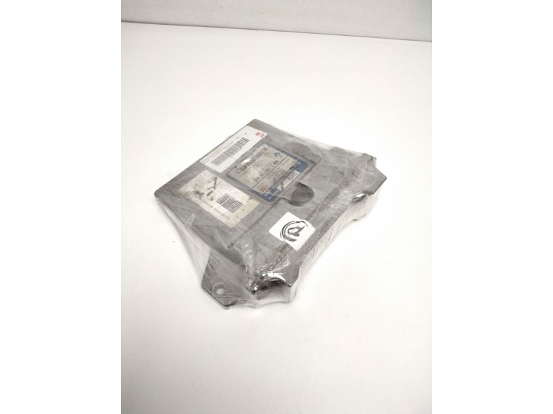 Recambio de centralita motor uce para renault trafic (desde 5.89) 1.9 diesel referencia OEM IAM 7700106482 7700110128 R04080016C
