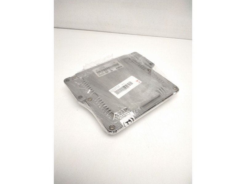 Recambio de centralita motor uce para renault trafic combi (ab 4.01) referencia OEM IAM 0281010632 8200051608 8200204836