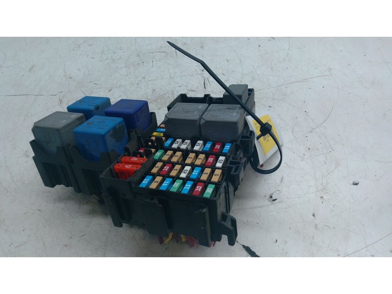 Recambio de caja fusibles para opel vivaro b autobús (x82) 1.6 cdti (06) referencia OEM IAM PDBX82  
