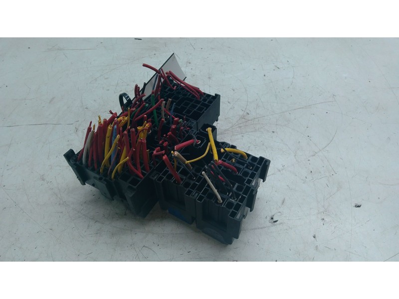 Recambio de caja fusibles para opel vivaro b autobús (x82) 1.6 cdti (06) referencia OEM IAM PDBX82  